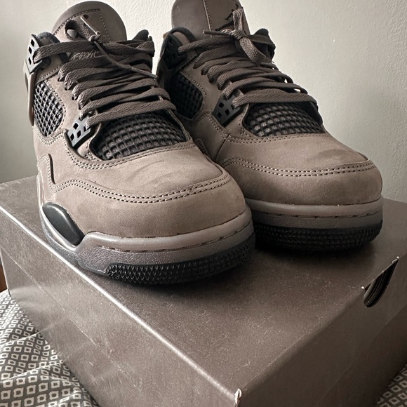 Jordan Men's Taupe and Black Sneakers